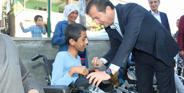 BOZDAĞ’DAN, ENGELLİLERE TEKERLEKLİ SANDALYE DESTEĞİ