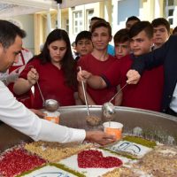 DULKADİROĞLU’NDAN ÖĞRENCİLERE AŞURE