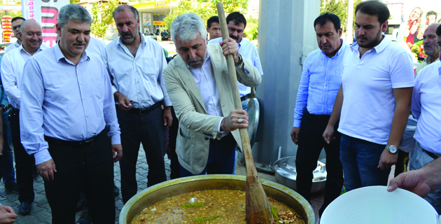 ÖZÇAM MARKET’DEN AŞURE ETKİNLİĞİ