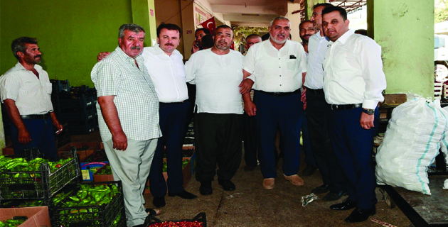 BAŞKAN ERKOÇ’TAN HAL ESNAFLARINA ZİYARET