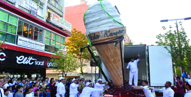 Kahramanmaraş’ta ‘Dünyanın En Büyük Dondurma Topu Rekoru’