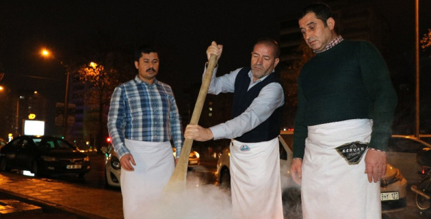 Kahramanmaraş’ta Sıcak Salep İkramı