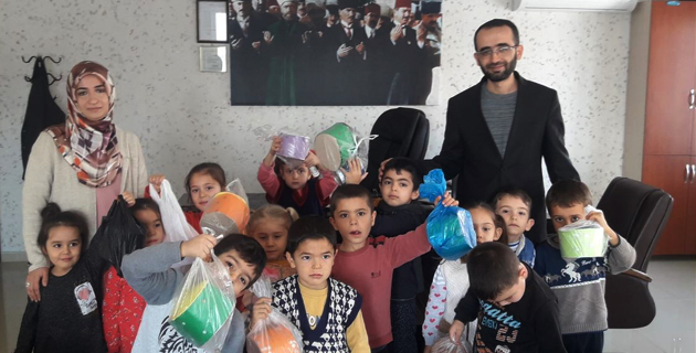 Harçlıklarını Yemenli çocuklara bağışladılar