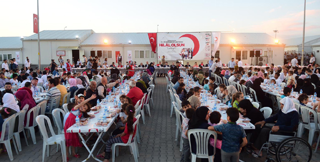 Kahramanmaraş’taki konteyner kentte iftar