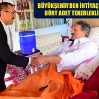 BÜYÜKŞEHİR’DEN İHTİYAÇ SAHİPLERİNE DÖRT ADET TEKERLEKLİ SANDALYE