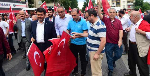 DULKADİROĞLU’NDAN 15 BİN TÜRK BAYRAĞI