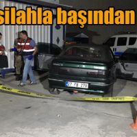 Eşini silahla başından vurdu