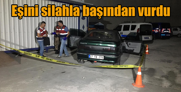 Eşini silahla başından vurdu