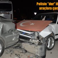 Polisin “dur” ihtarına uymayarak araçlara çarpan sürücü kaçtı