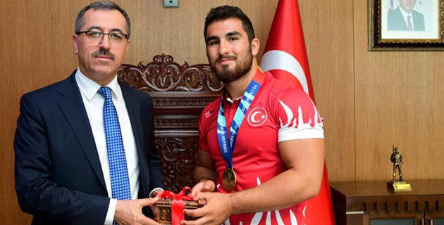 Büyükşehir Güreşçileri Dünya Şampiyonasında