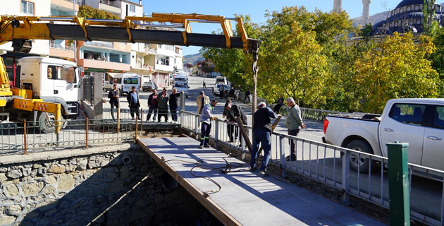 Büyükşehir’den Çağlayancerit’e Köprü