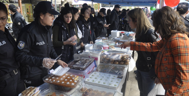 Şehit ve gazi çocuklarına burs için kermes düzenlendi