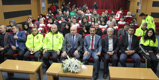 Kahramanmaraş’ta okul geçitlerinde görev alacak kişilere belgeleri verildi