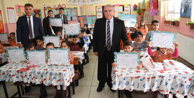 Başkan Mahçiçek, Öğrencilerin Karne Heyecanını Paylaştı