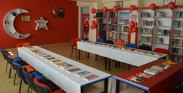 Gönüllü gençler, şehit askerin adına kütüphane açtı