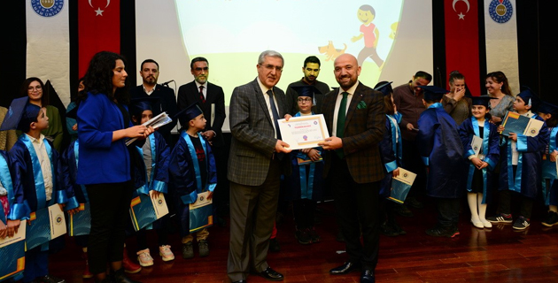 KSÜ Çocuk Üniversitesi 2. Dönem Mezunları Diplomalarını Törenle Aldı
