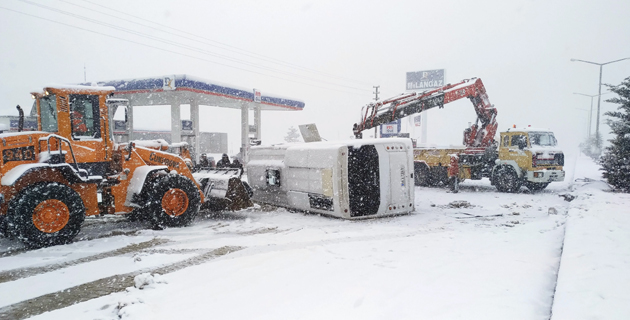 Kahramanmaraş’ta servis midibüsü devrildi