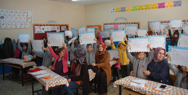 Kahramanmaraş’ın ilçelerindeki okullarda karne heyecanı