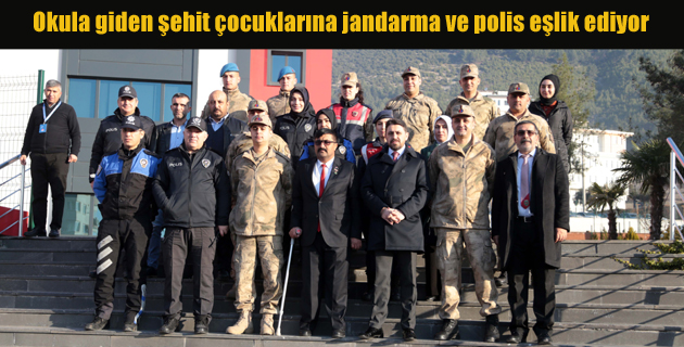 Okula giden şehit çocuklarına jandarma ve polis eşlik ediyor