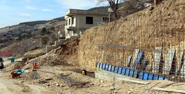 Göllü Yoluna İstinat Duvarı