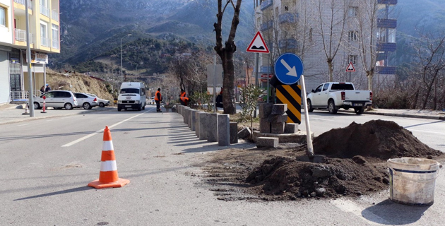 Kadirli Caddesi’nde Refüj Yenileme