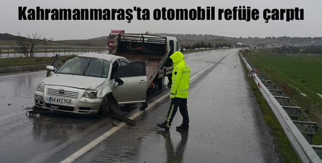 Kahramanmaraş’ta otomobil refüje çarptı