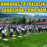 KAHRAMANMARAŞ’TA YAKLAŞIK 1.500 KİŞİ FUTBOL SAHASINDA CUMA NAMAZI KILDI