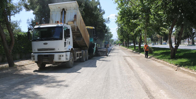 Sıcak asfalt çalışmaları devam ediyor