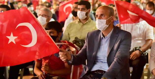 15 TEMMUZ’DA 15 BİN BAYRAK