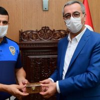 Güngör’den Zabıta Memuru Enes Doğan’a ödül