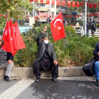 Büyükşehir’den 10 Bin Bayrak