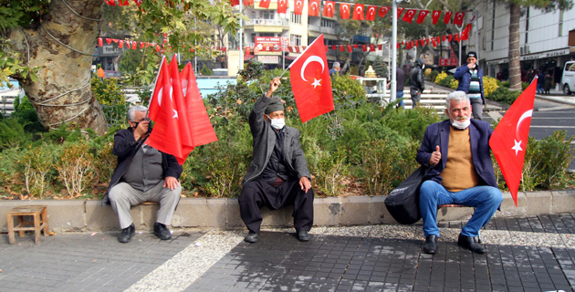 Büyükşehir’den 10 Bin Bayrak