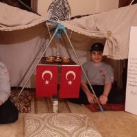 EVLERİ, İZCİ KAMPINA DÖNÜŞTÜRDÜLER