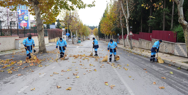 KISITLAMA GÜNLERİNDE CADDE VE SOKAKLAR ÖZENLE TEMİZLENDİ