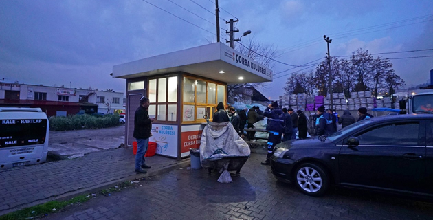 Büyükşehir’den Sıcak Çorba İkramı