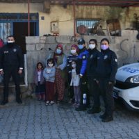 Kahramanmaraş’ta polis ekiplerinden yaşlı kadına destek