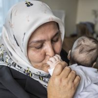 Üç Çocuk Annesi Milletvekili Bir Çocuğa Daha Gönlünü Açtı