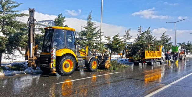 Kar Devirdi Büyükşehir Temizledi