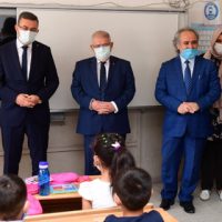 Mahçiçek, 1. Sınıf Öğrencilerine Çanta ve Kırtasiye Seti Hediye Etti