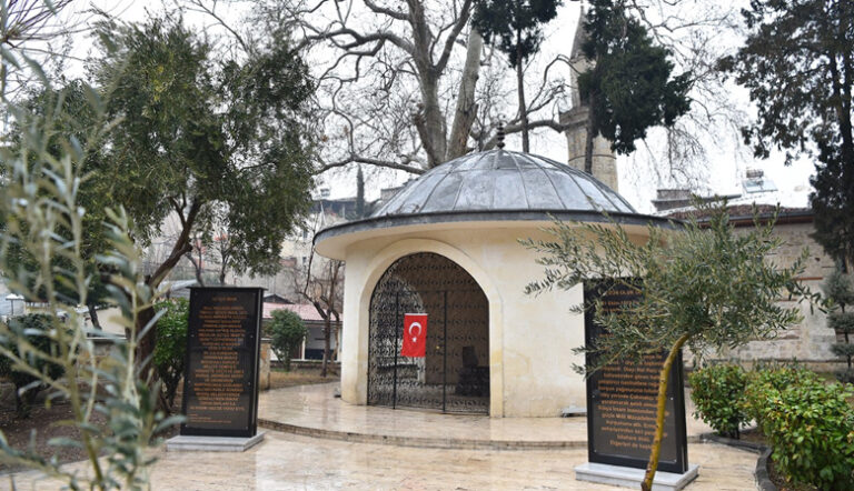 DULKADİROĞLU BELEDİYESİ’NDEN SÜTÇÜ İMAM TÜRBESİ’NDE TADİLAT