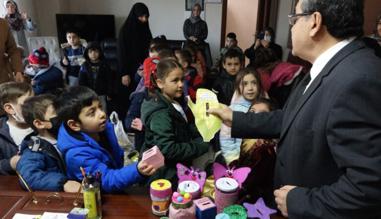 Dulkadiroğu Müftülüğü “Minik Eller Üşümesin” Kampanyası