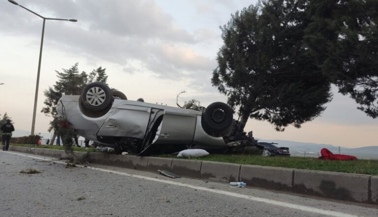Kahramanmaraş’ta Köpeğe çarpmamak için manevra yapan otomobil devrildi