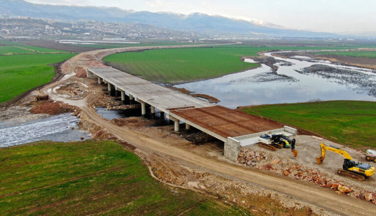 210 Metrelik Köprüde Kiriş Montajı Tamamlandı