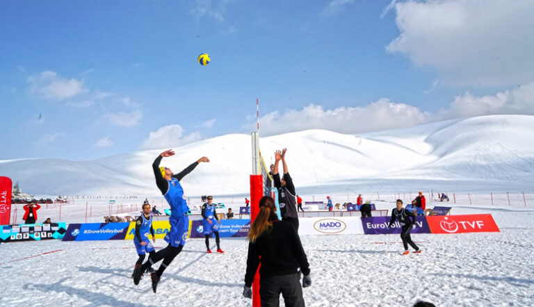 Yedikuyular’da Kar Voleybolu Avrupa Turu Başladı
