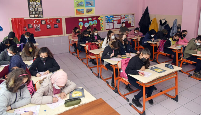 GÖKSUN’DA ÖĞRENCİLERİ SINAVLARA BELEDİYE HAZIRLIYOR