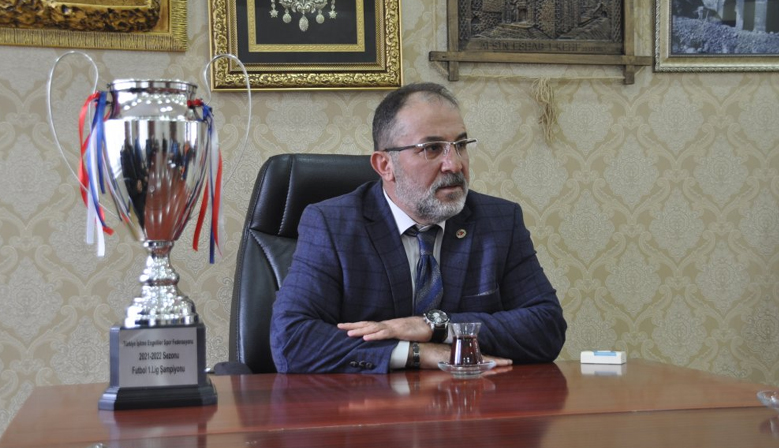 Sessiz futbolcular, Süper Lig başarısını belediye başkanı Güven’le paylaştı
