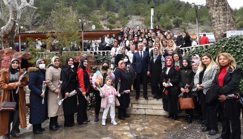 Başkan Güngör Kadın Çalışanlarla Bir Araya Geldi