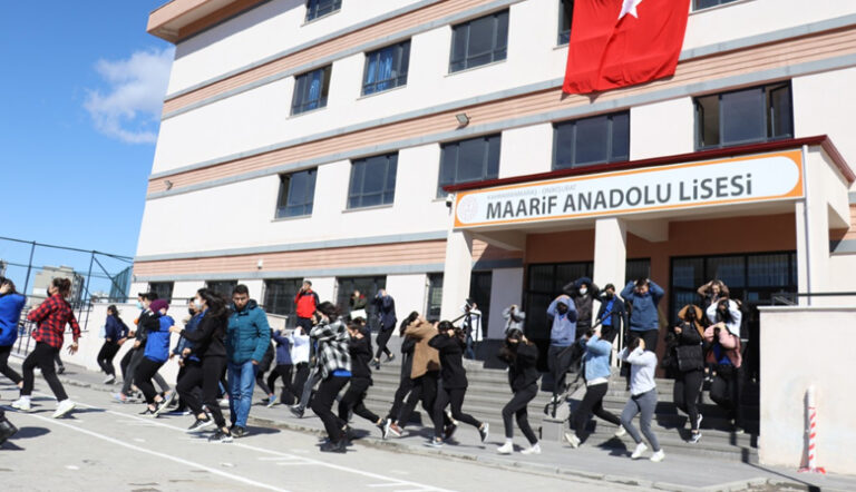 KAHRAMANMARAŞ’TA “DEPREM ANI VE TAHLİYE TATBİKATI” GERÇEKLEŞTİRİLDİ