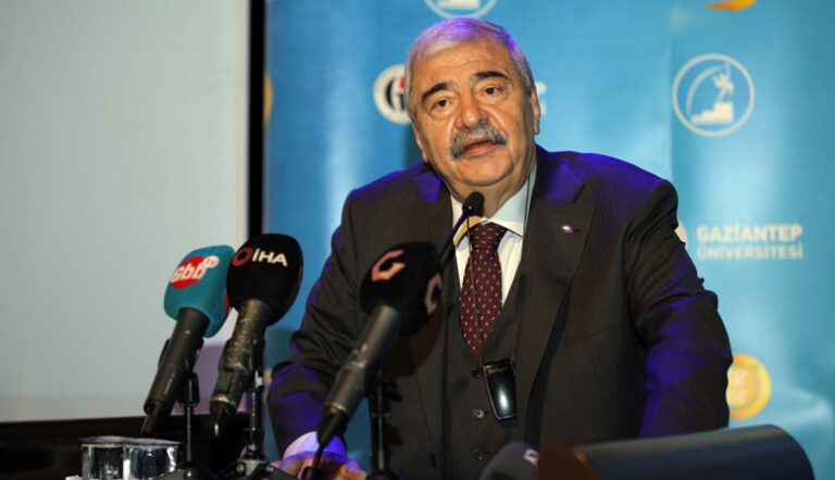 ABDULKADİR KONUKOĞLU, HAYATIN İÇERİSİNDE ÇOK DERS VAR AMA TEK BİR DERS VAR O DA İNSAN OLMAK