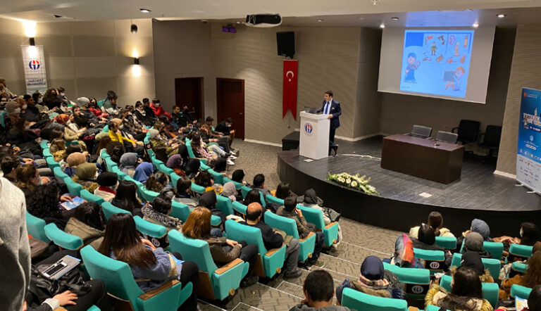 İSTİKLAL ÜNİVERSİTESİ İPEKYOLU KARİYER FUARI’NDA